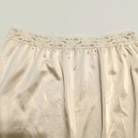 Vintage Olga Ladies Half Slip Sz Small Lace Hem Beige Silky Feel USA Made #12225 - Picture 2 of 6